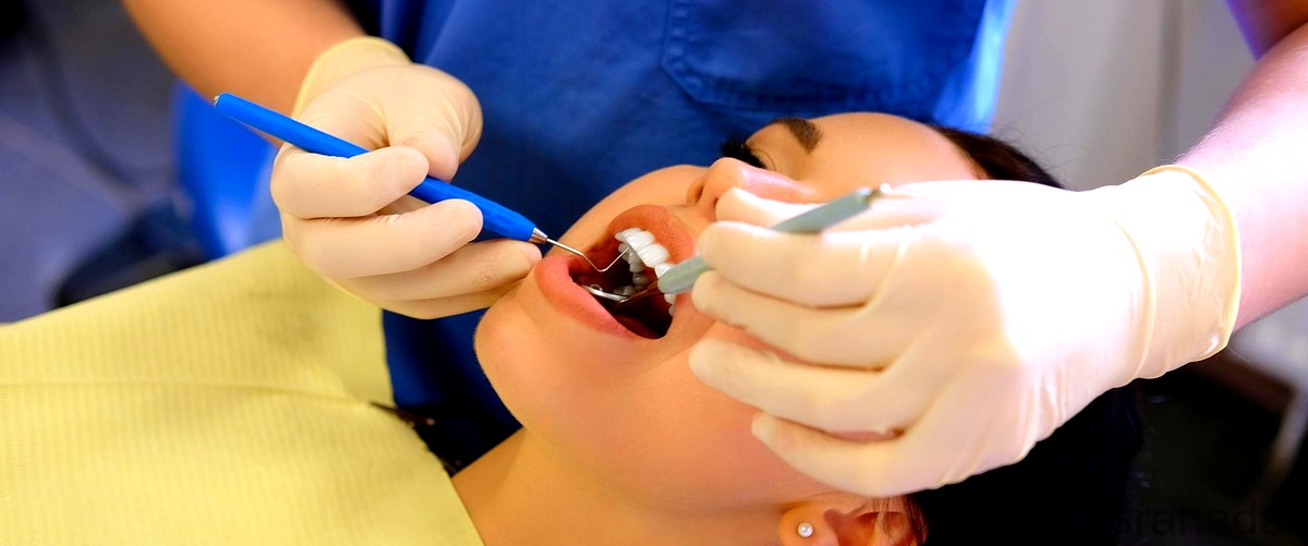 ¿Qué se hace en la primera cita con el ortodoncista en Granada?